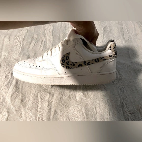 White  Nike Air - Picture 3 of 5